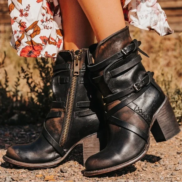 FREEBIRD BY STEVEN Baker Heeled Boots Sz 10 Black Brown - Picture 1 of 15